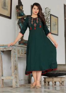 Ladies Short Kurti, Feature : Easy Wash, Pattern : Printed at Rs