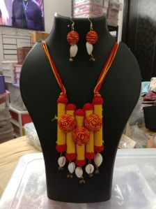 thread necklace