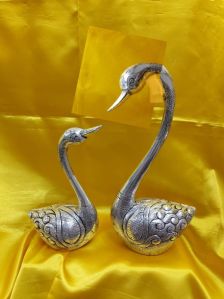 Metal Silver Coated Swan Pair, For Decoration, Size/Dimension : 5 Inch (Height)