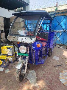 e rickshaw loader