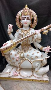 maa saraswati statue