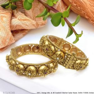 Tarun Jain gold Italian jewellery  wear a necklace as a bracelet  Guide  to Bridal  Festive Shopping at South Ex Market Delhi  Shinjini Amitabh  Chawla