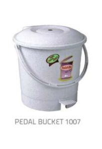 Plastic Pedal Dustbin 7 Liter