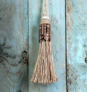 T1476 Stone Tassel