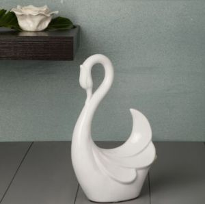 Vitara Swan Figurine
