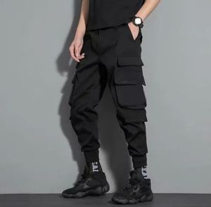 Men Black Cotton Cargo Pant, Specialities : Impeccable Finish, Comfortable