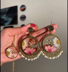 Non Polished Resin Jewelry, Gender : Female