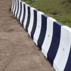 Plain RCC Road Divider