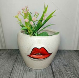 Statue Unique Lips Pot