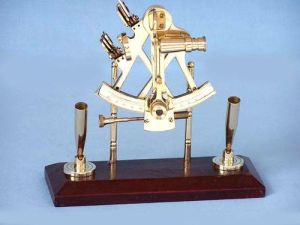 Polished Brass Nautical Sextant Pen Holder, Color : Golden For Office