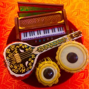 showpiece / miniature musical instrument