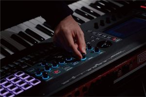 Roland FANTOM-8 88 keyboard MUSIC WORKSTATION Synthesizer