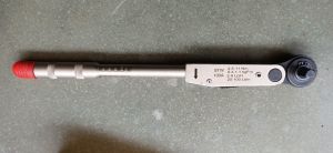 Manual torque wrench