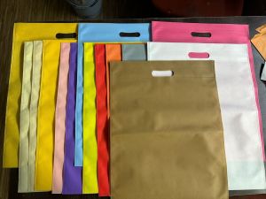 d-cut non woven bags