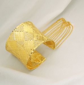 Artistic Gold Filigree Cuff with tringle Patterns