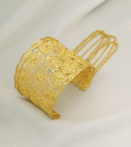 Exquisite Gold Filigree Kada with Floral Design