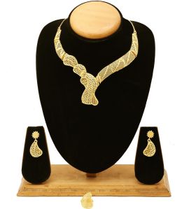 Simplicity Splendor Forming Choker Necklace Set