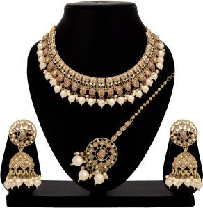 Traditional Adorned Beauty Choker Necklace set.