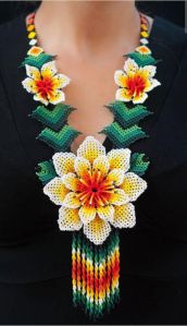 Seed beads flower necklace