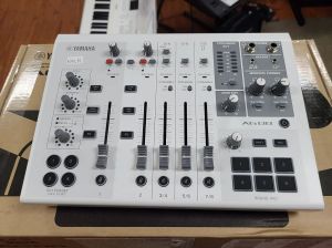 yamaha ag08 white 8-channel live streaming loopback audio mixer