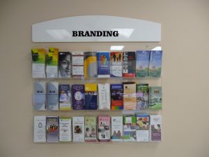 acrylic brochure holder wall mount magazine holder