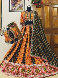 Printed Polyester Ladies Chaniya Choli, Technics : Embroidery Work