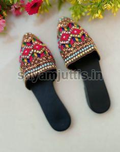 PU Leather Ladies Beaded Mules Jutti For Party, Casual