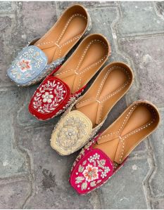 Ladies Embroidered Loafer Jutti