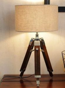 Plain Polished Antique Wooden Table Lamp For Restaurant, Office, Home