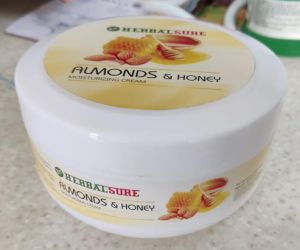 Almonds & Honey Moisturizing Cream