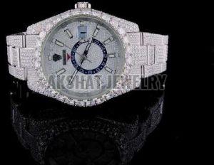 Round Labgrown Handmade Diamond Watch, Gender : Men