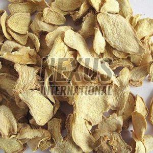 Dehydrated Ginger Flakes, Packaging Size : 1kg, Packaging Type : Packet For Used Teas, Soups, Curries