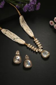 Mahwish Woman Kundan Necklace Set