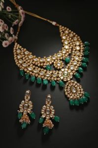 Mohini Woman Kundan Set