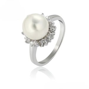 Pearl Radiance Woman Ring