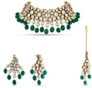 Zeenat  Woman Kundan Necklace Set