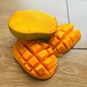 Fresh Langra Mango, Color : Green, Packaging Size : 5-25kg, Packaging Type : Paper Box