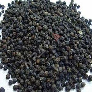 Natural Whole Black Pepper Seeds, Grade Standard : Food Grade, Specialities : Hygenic, Pure For Spices