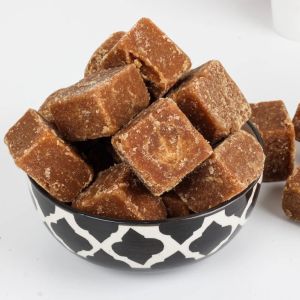 Brownish Square Jaggery Cubes for Food, Medicine 6 Months