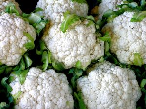 Milky White Fresh Farm Cauliflower, Packaging Size : 5-25kg for Cooking