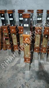 Polished Stainless Steel Wooden Royal Design Pillar