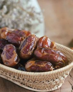 Natural Brown Fresh Khalas Dates, Packaging Type : Plastic Pouch