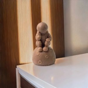 Astronaut Paraffin Wax Candle, Color : Brown Standard for Decoration