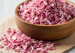 Dehydrated Pink Onion Flakes