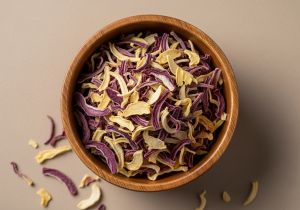dehydrated red onion flakes