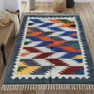 Premium Fabric Modern Pattern Living Rugs, Thickness : Medium Pile