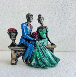 10 Inche Polyresin Couple Home Decor Sculpture