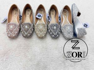 Velvet Floral Embroidered Jutti