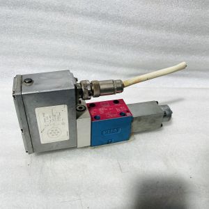 Moog D816-101 Servo Valve