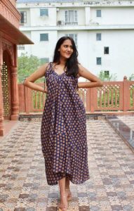 Solid Ladies Sleeveless Linen Summer Kurti